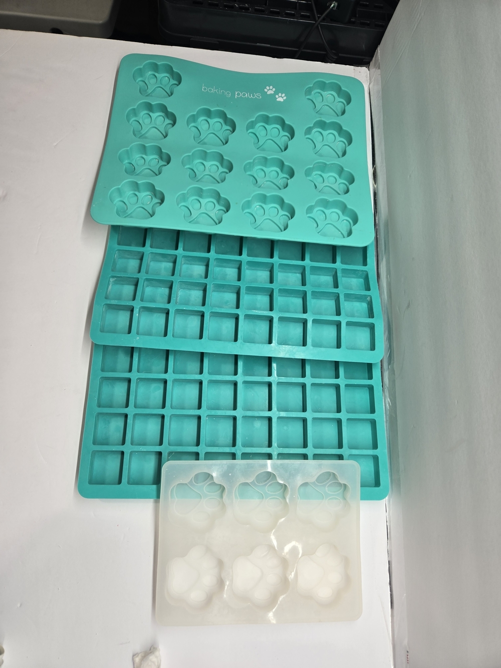 Candle Or Siap Wax Paws Silicone Paw & Square Mold Set - Teal 4 Piece